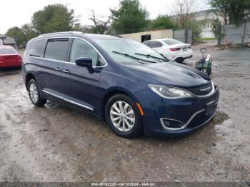  Salvage Chrysler Pacifica