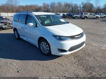  Salvage Chrysler Pacifica