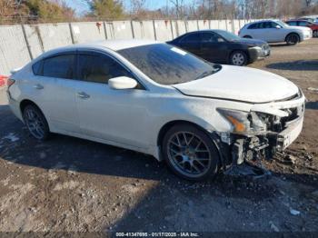  Salvage Nissan Altima