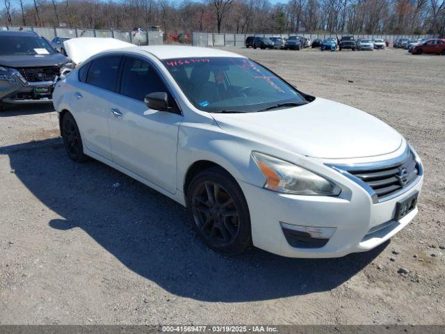  Salvage Nissan Altima