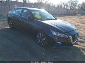  Salvage Nissan Altima
