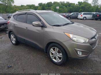  Salvage Hyundai TUCSON