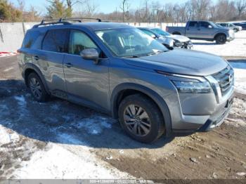  Salvage Nissan Pathfinder