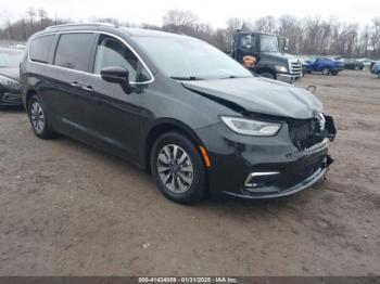  Salvage Chrysler Pacifica