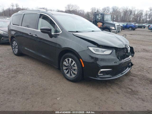  Salvage Chrysler Pacifica