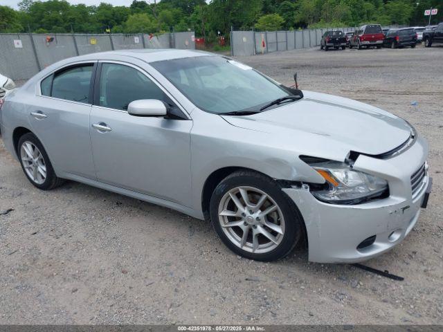  Salvage Nissan Maxima