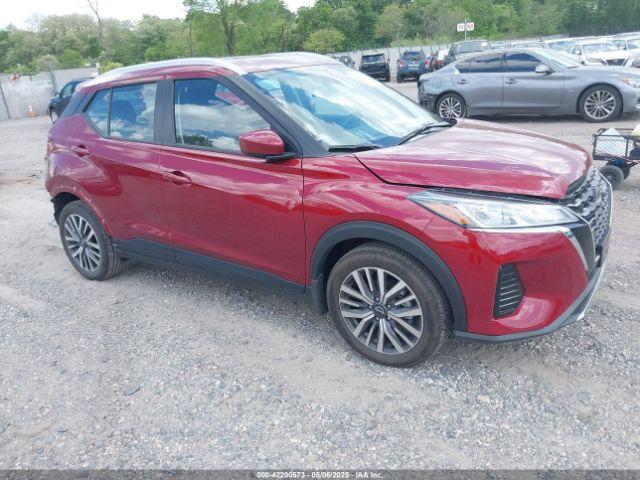  Salvage Nissan Kicks