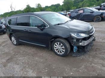  Salvage Chrysler Pacifica