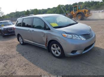  Salvage Toyota Sienna