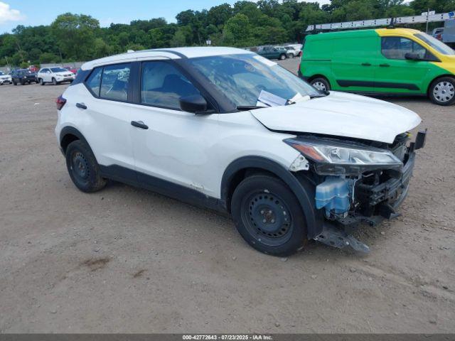  Salvage Nissan Kicks