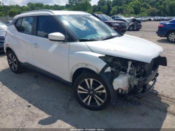 Salvage Nissan Kicks