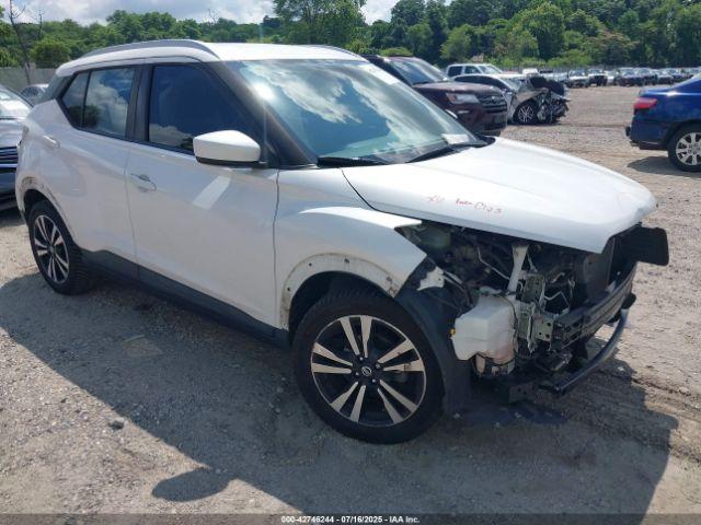  Salvage Nissan Kicks