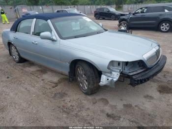  Salvage Lincoln Towncar