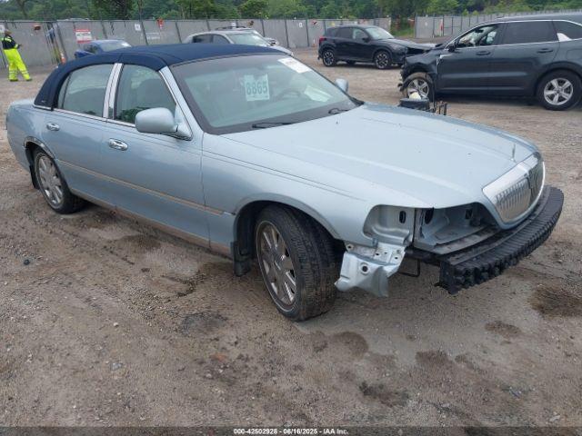  Salvage Lincoln Towncar