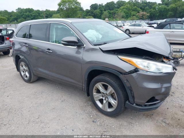  Salvage Toyota Highlander