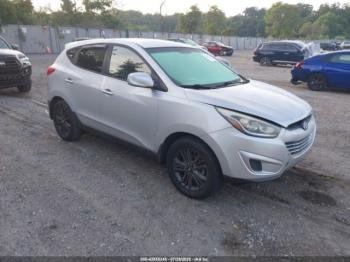  Salvage Hyundai TUCSON