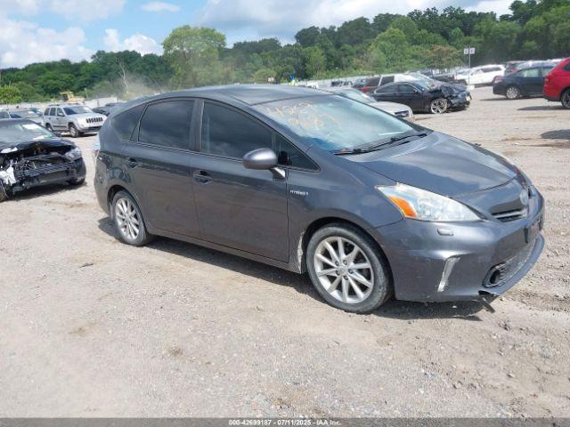  Salvage Toyota Prius v