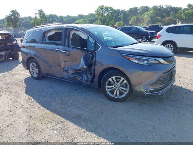  Salvage Toyota Sienna