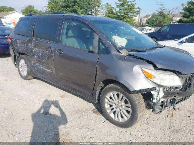 Salvage Toyota Sienna