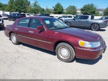  Salvage Lincoln Towncar