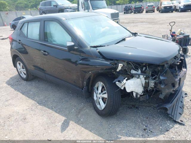  Salvage Nissan Kicks