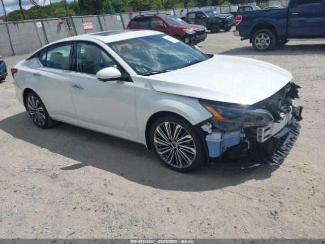  Salvage Nissan Altima