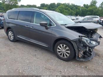 Salvage Chrysler Pacifica