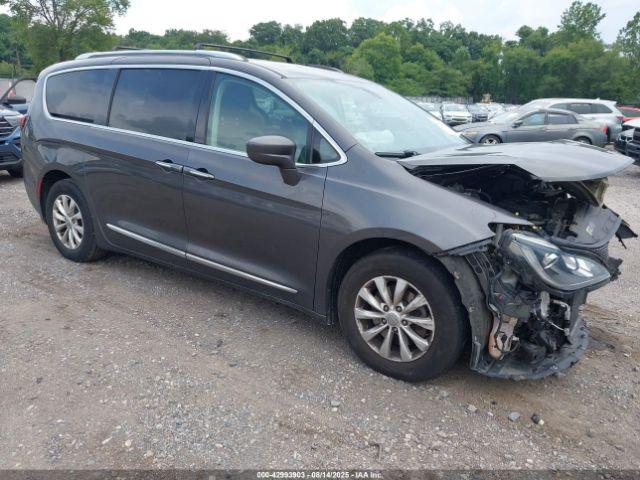  Salvage Chrysler Pacifica