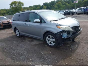  Salvage Toyota Sienna