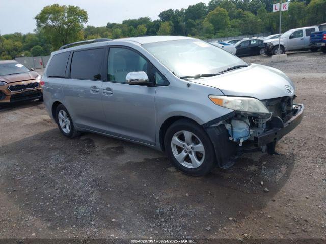  Salvage Toyota Sienna