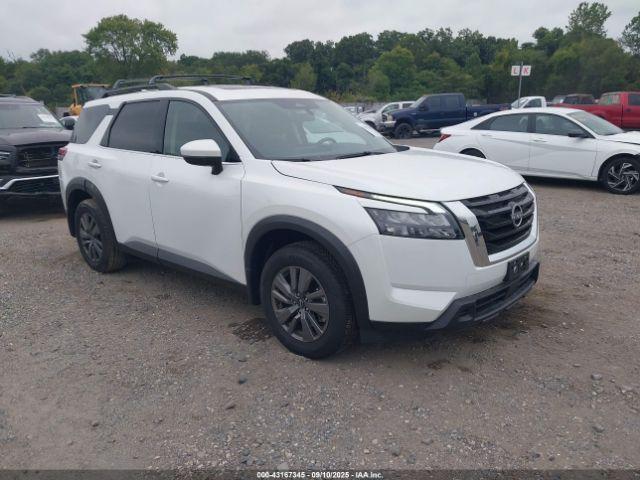  Salvage Nissan Pathfinder