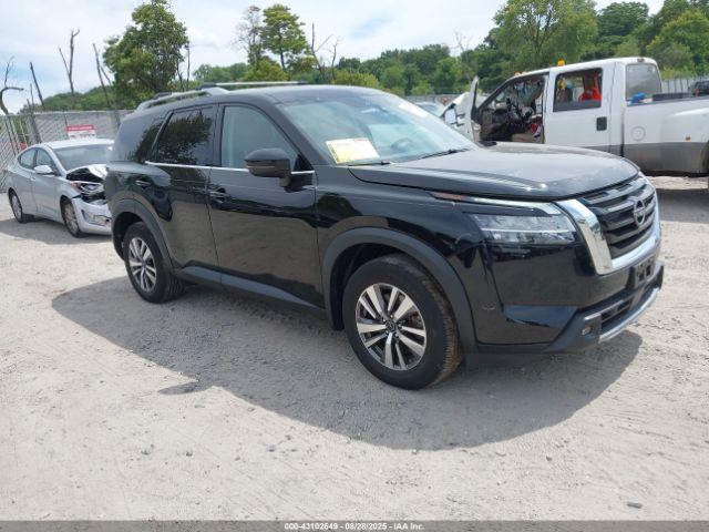  Salvage Nissan Pathfinder