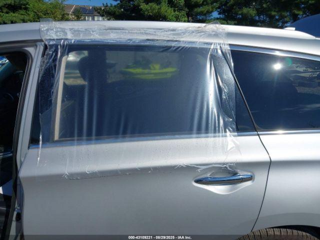 INFINITI Qx Image 17