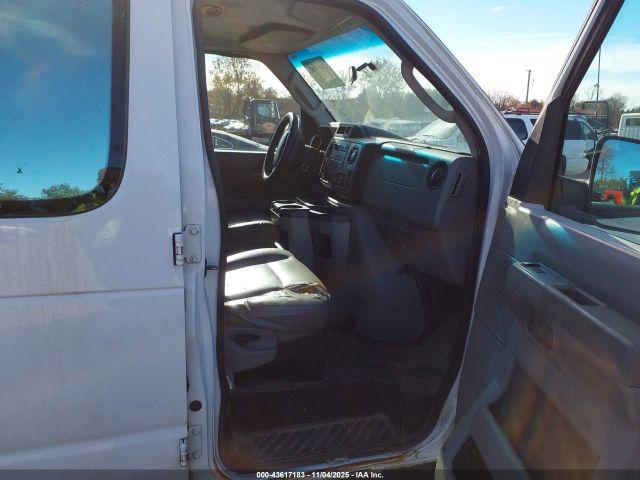 Ford E-250 Image 15