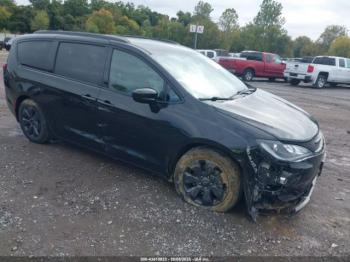  Salvage Chrysler Pacifica