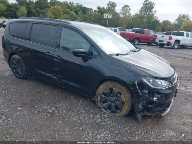  Salvage Chrysler Pacifica