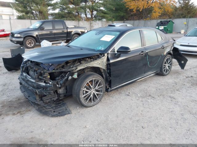 Toyota Camry Se Image 9