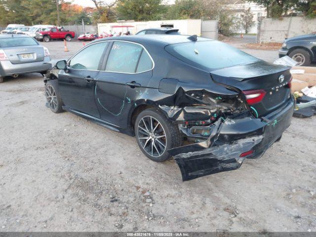 Toyota Camry Se Image 2