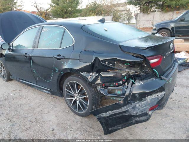 Toyota Camry Se Image 6