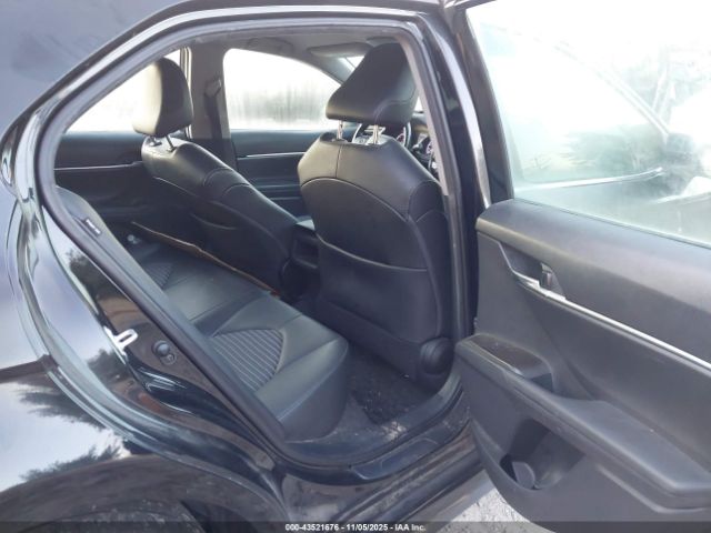 Toyota Camry Se Image 7