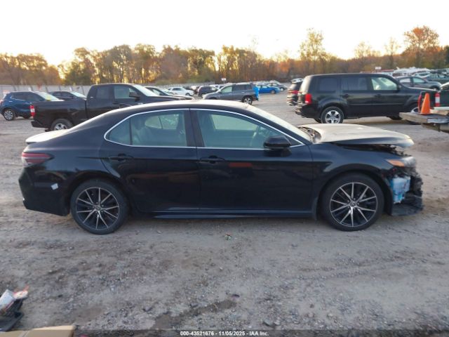 Toyota Camry Se Image 20