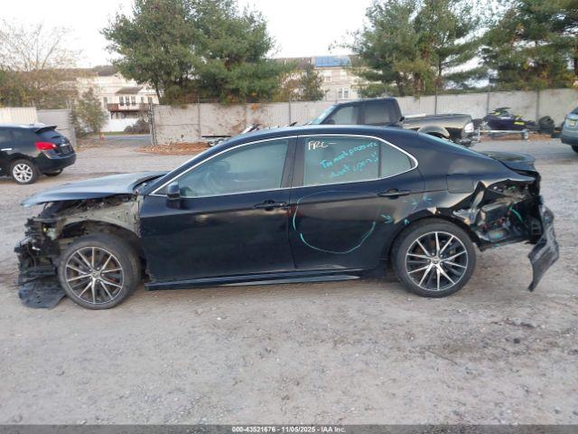Toyota Camry Se Image 13