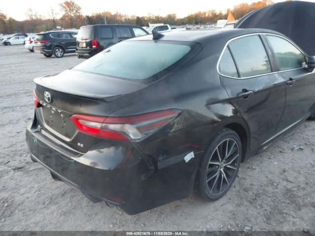 Toyota Camry Se Image 17