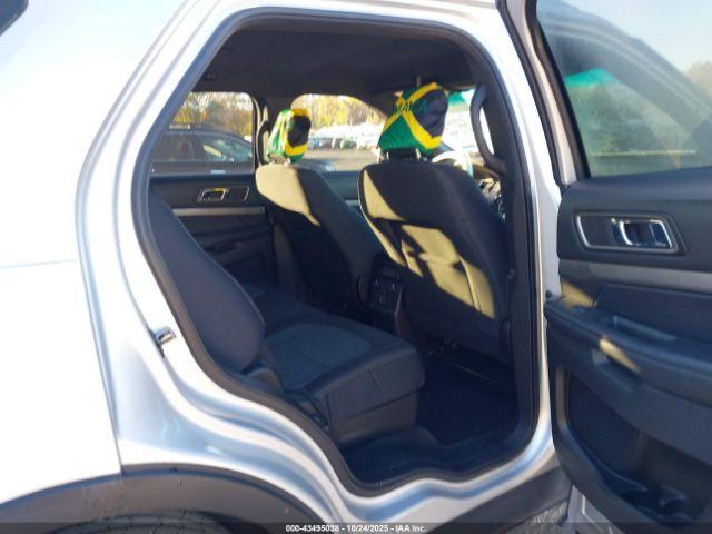 Ford Explorer Xlt Image 16