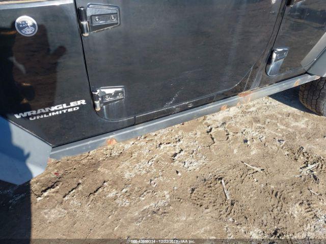 Jeep Wrangler Unlimited Rubicon Image 12