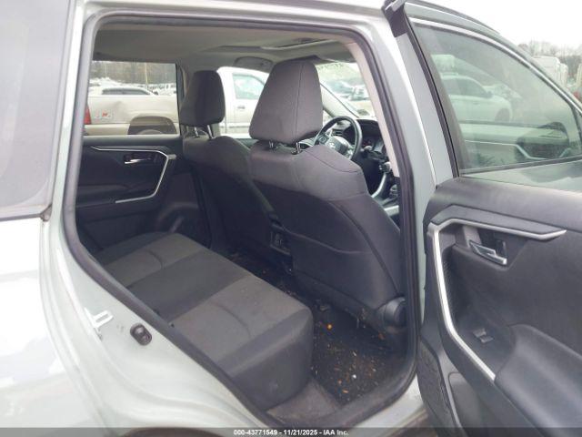 Toyota RAV4 Xle Image 7