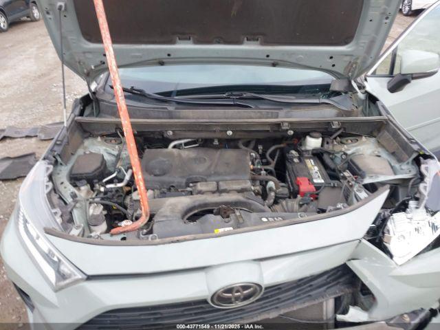 Toyota RAV4 Xle Image 6