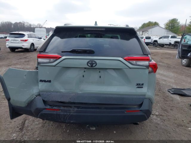 Toyota RAV4 Xle Image 13