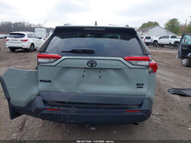 Toyota RAV4 Xle Image 13