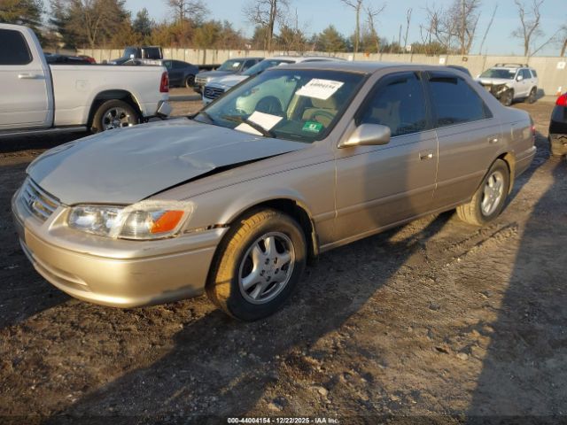 Toyota Camry Le Image 4